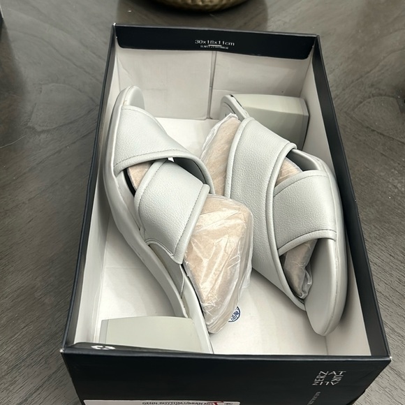 NATURALIZER Genn-rhythm Mule Sandals Women's Shoes In Urban Mist (WIDE) - Picture 2 of 5